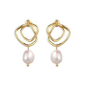 
            
                Load image into Gallery viewer, **PRE-ORDER** Milano Pearl Earrings - JT Luxe
            
        
