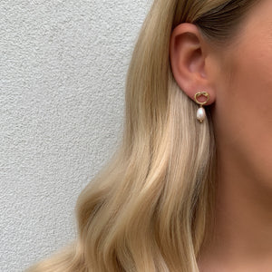
            
                Load image into Gallery viewer, Mona Pearl Earrings - JT Luxe
            
        